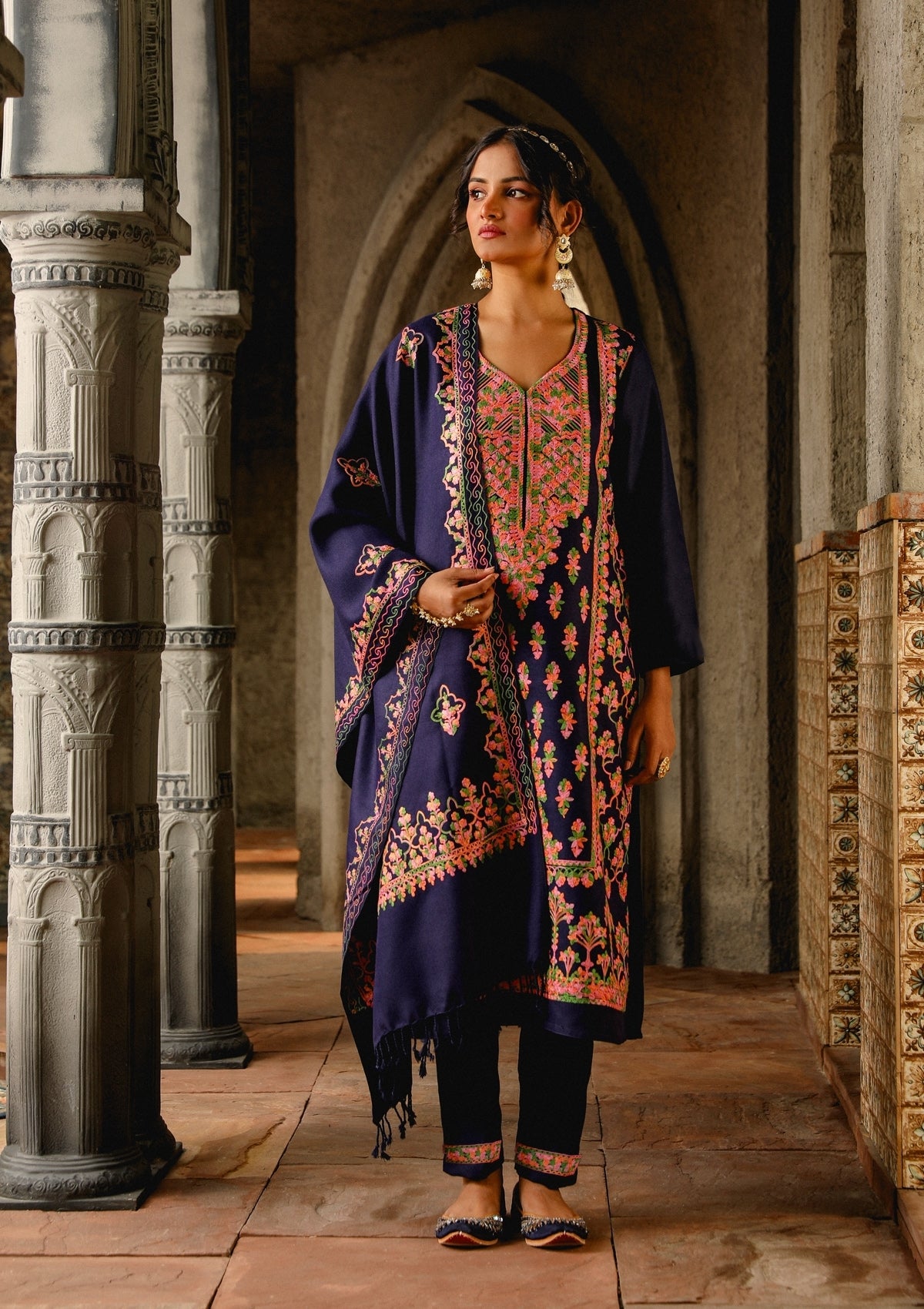 House-Of-Chikankari-Kashmiri-Aari-Woolen-Straight-Kurta-Set-With-Dupatta-Blue-00001_7.jpg