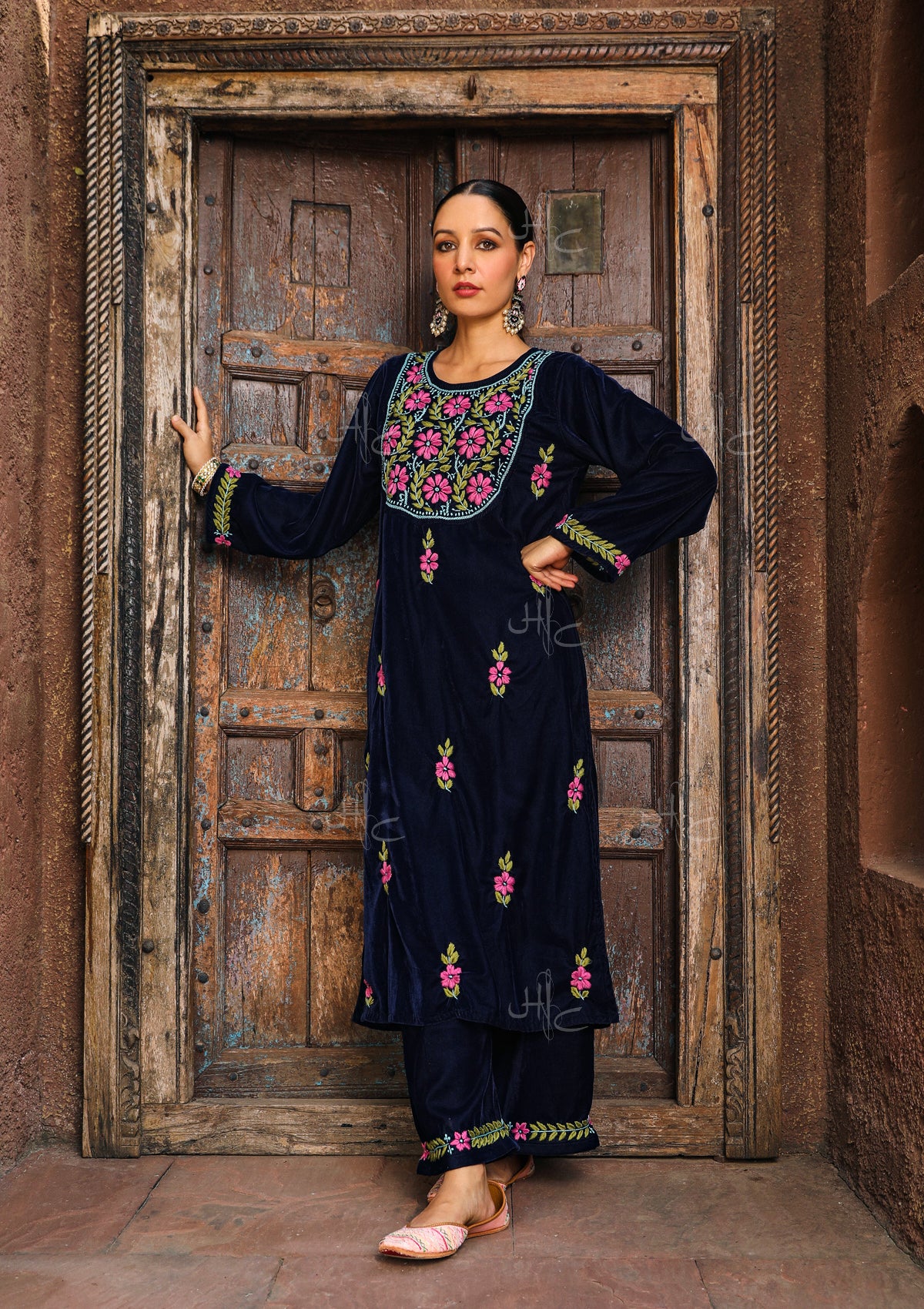House-Of-Chikankari-Rumi-Chikankari-Velvet-Straight-Kurta-Set-Navy-Blue-00002.jpg