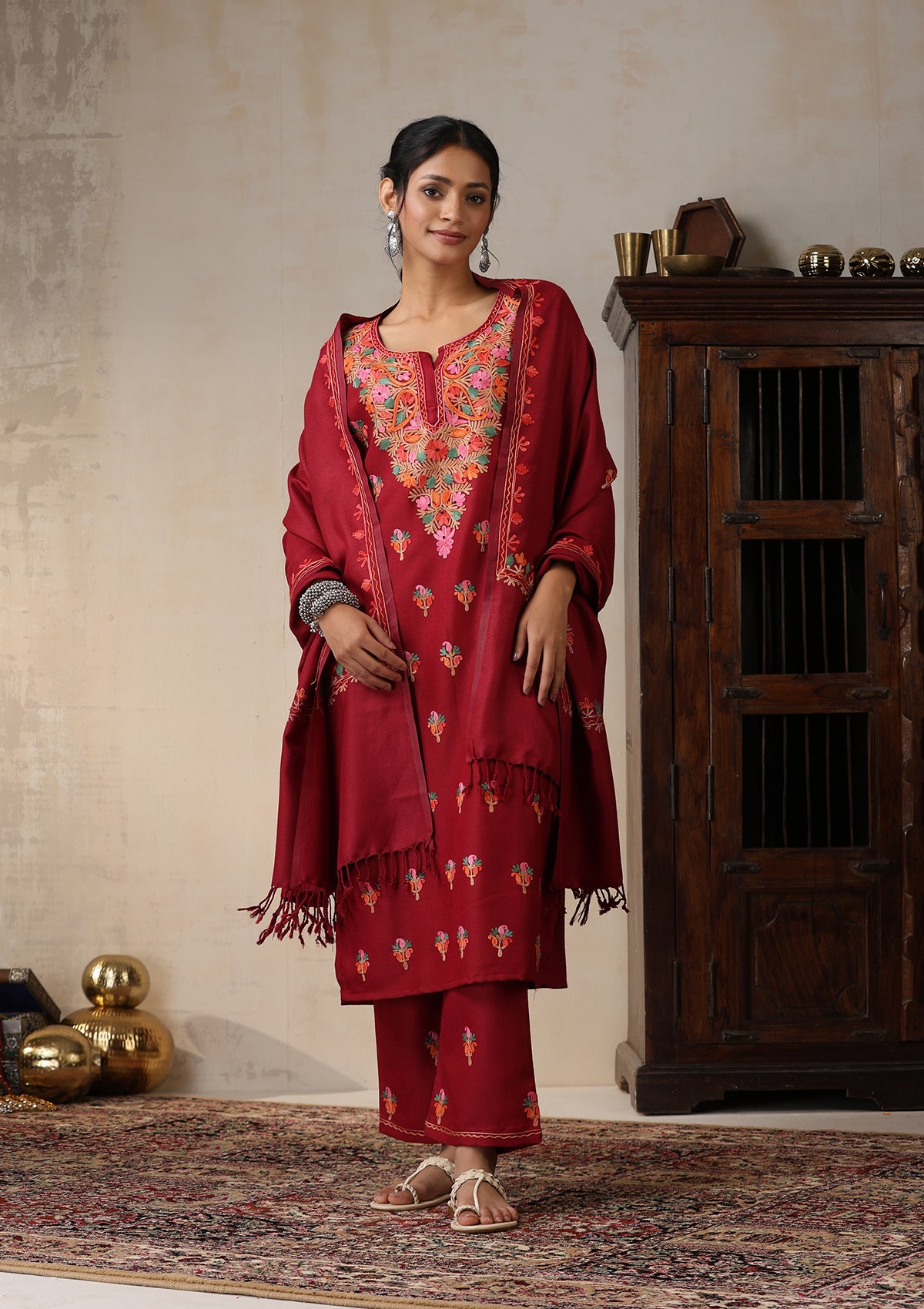 House-of-Chikankari-HOCCraftsWoollenAariEmbroideredSolidWomen_s3PCLongKurtaSetwithDupatta-Maroon_6.jpg