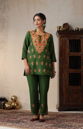 Pantalms Crafts Woollen Aari Embroidered Solid Women's 2 PC Short Kurta Set - Green